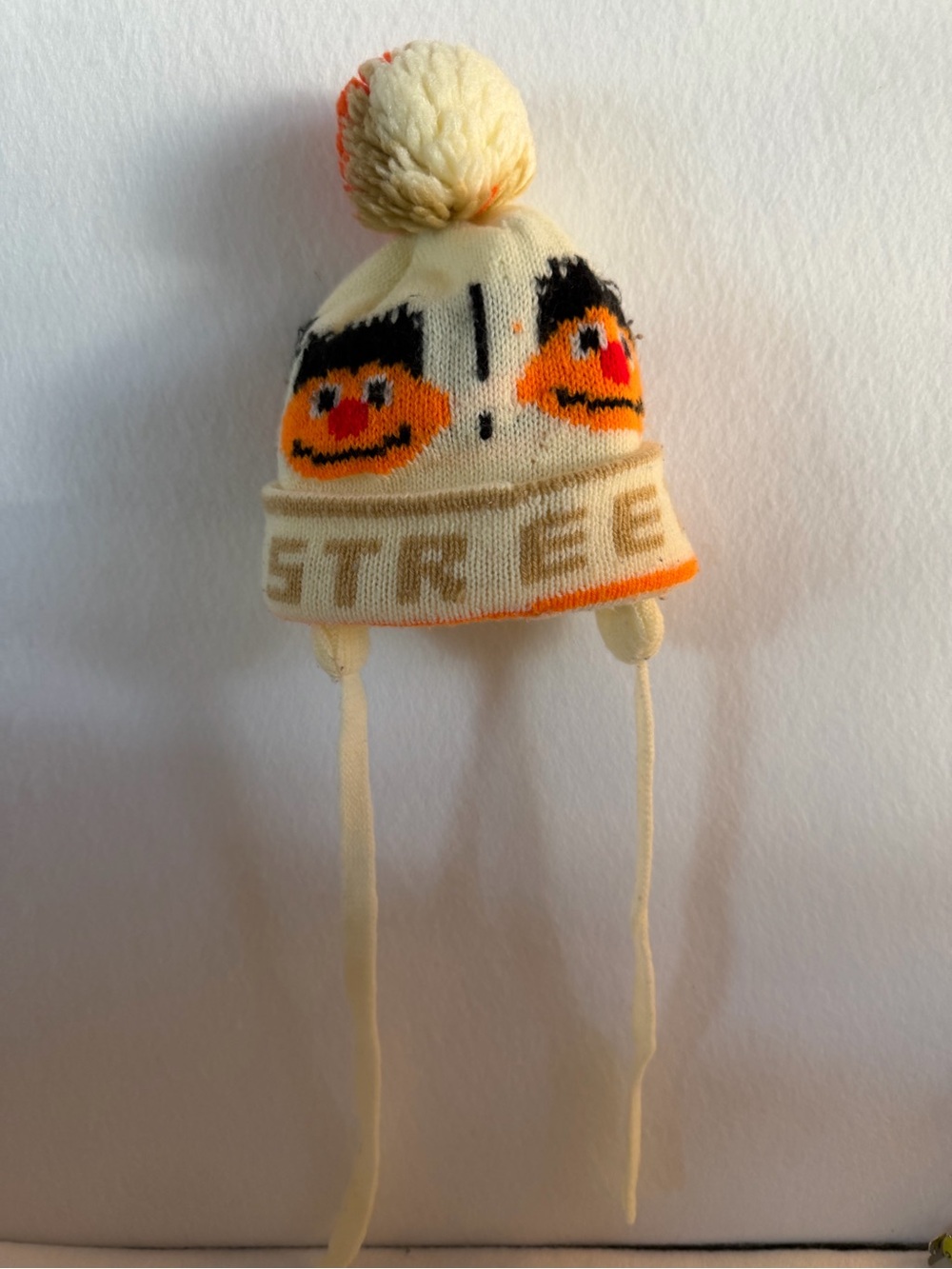 Sesame Street Ernie Pom Pom Kids Hat